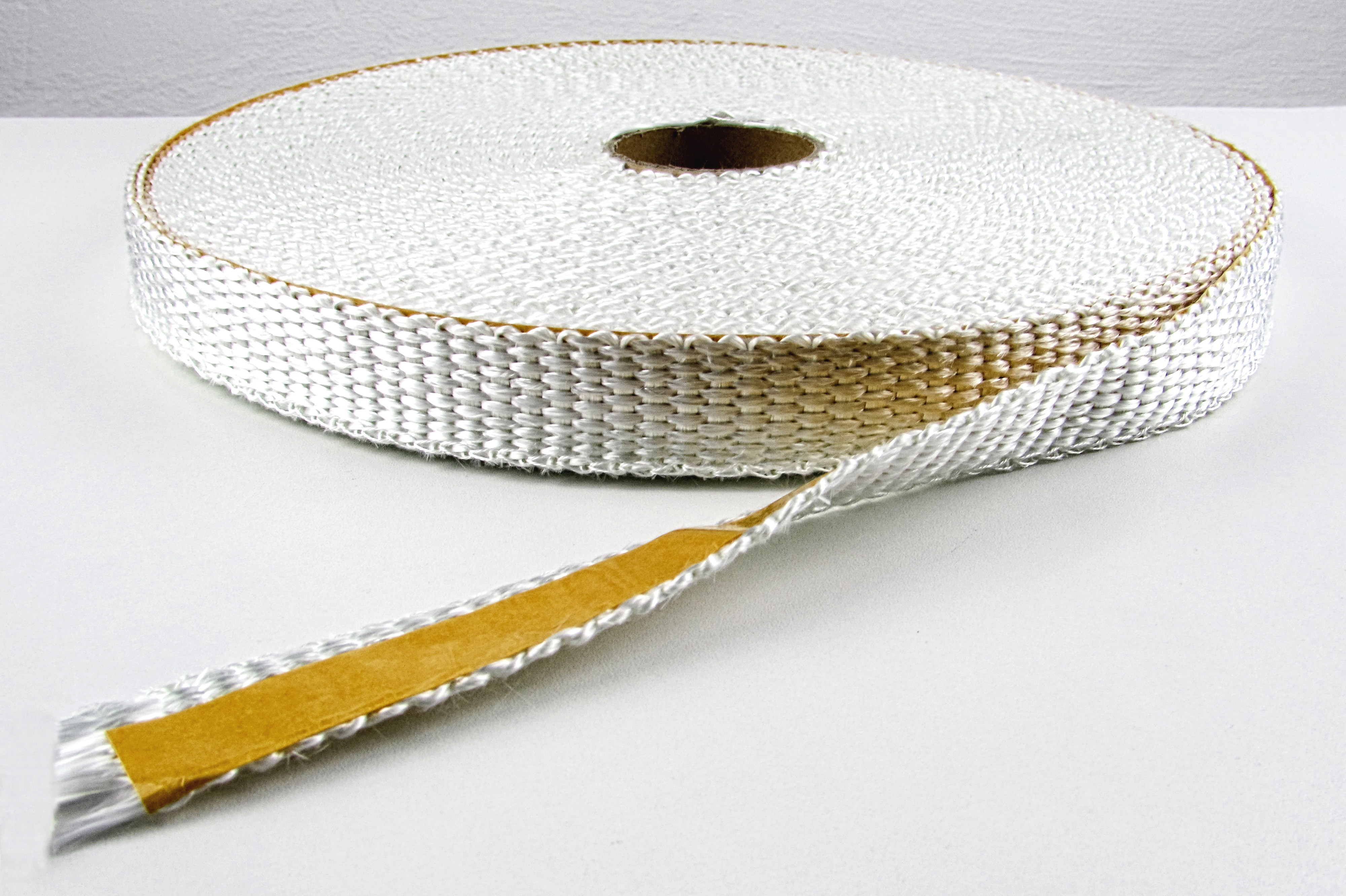 eine Rolle Glasgewebeband